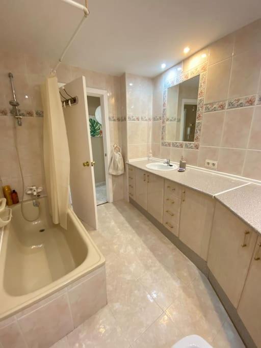Lovely 1 Bedroom Apartment With Sea Views And Pool Estepona Ngoại thất bức ảnh