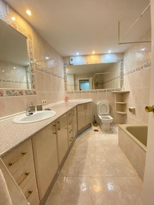 Lovely 1 Bedroom Apartment With Sea Views And Pool Estepona Ngoại thất bức ảnh